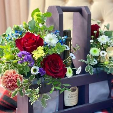 Букет Ящик под вино и цветы