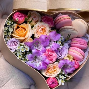 Букет Цветочное Сердце с печеньем